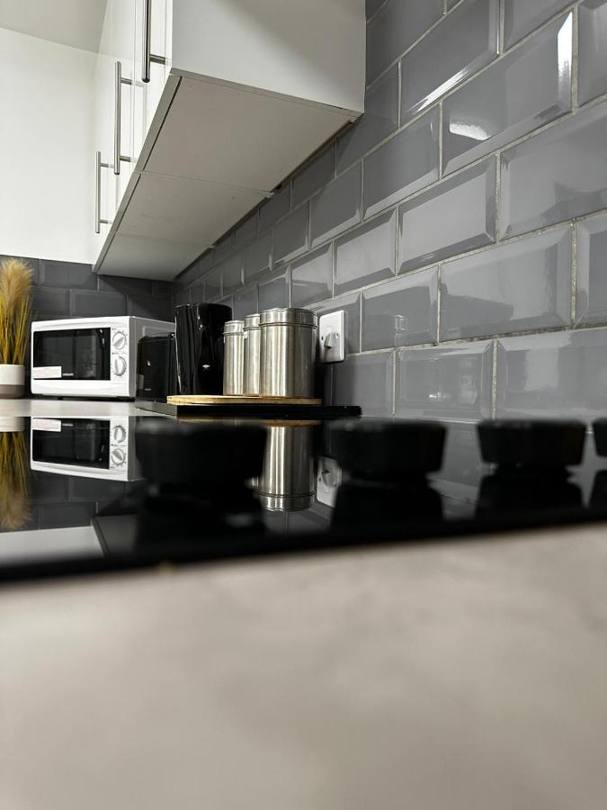 Colchester Central City East Bay Apartment ภายนอก รูปภาพ