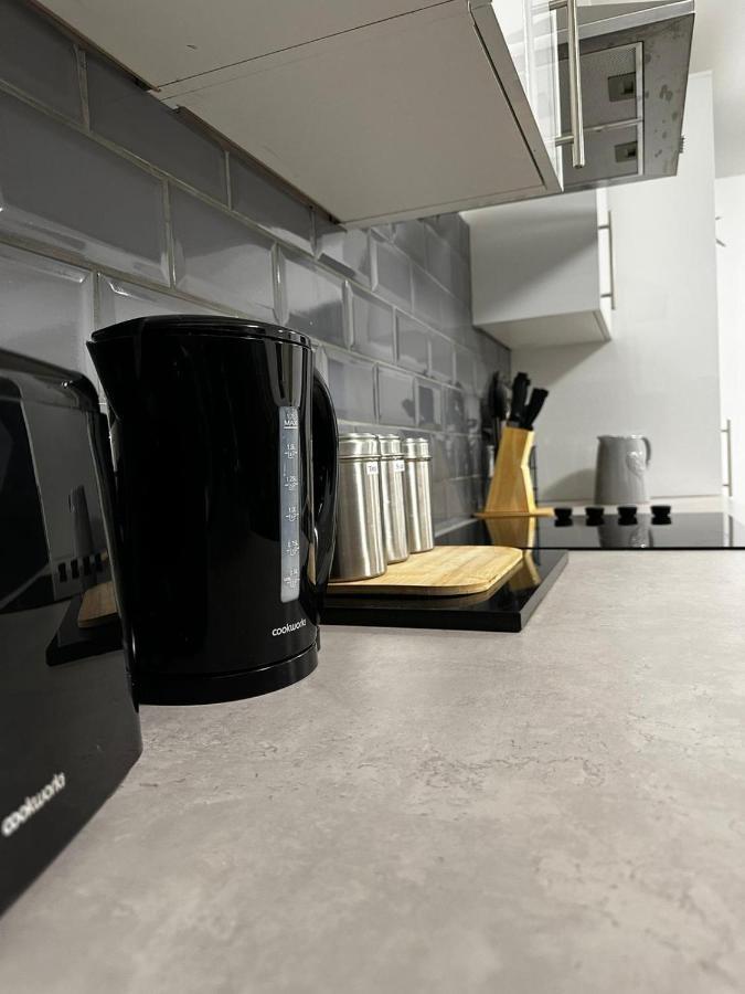 Colchester Central City East Bay Apartment ภายนอก รูปภาพ