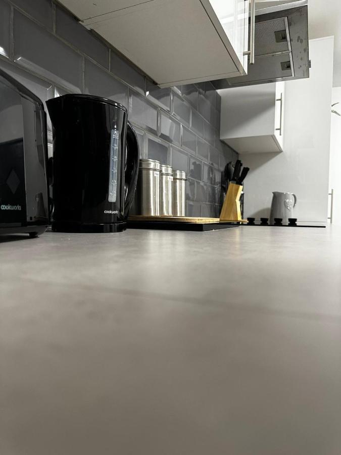 Colchester Central City East Bay Apartment ภายนอก รูปภาพ